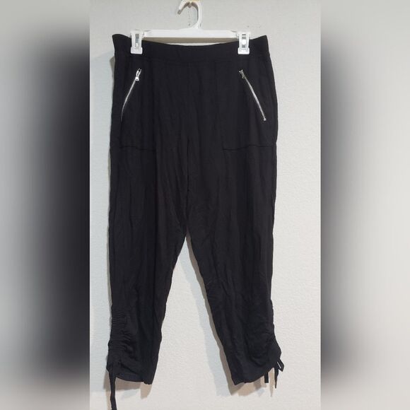 Susan Graver Regular Weekend Crop Pants with Ruching Detail Black, Medium - Picture 2 of 7